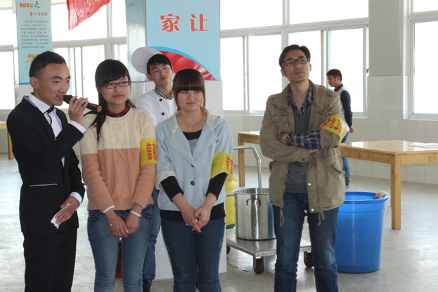 信息工程系积极参加美食节“你问我答厨艺大比拼”活动    