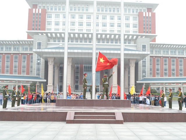 信息工程系学子纪念五四运动接受团组织表彰    