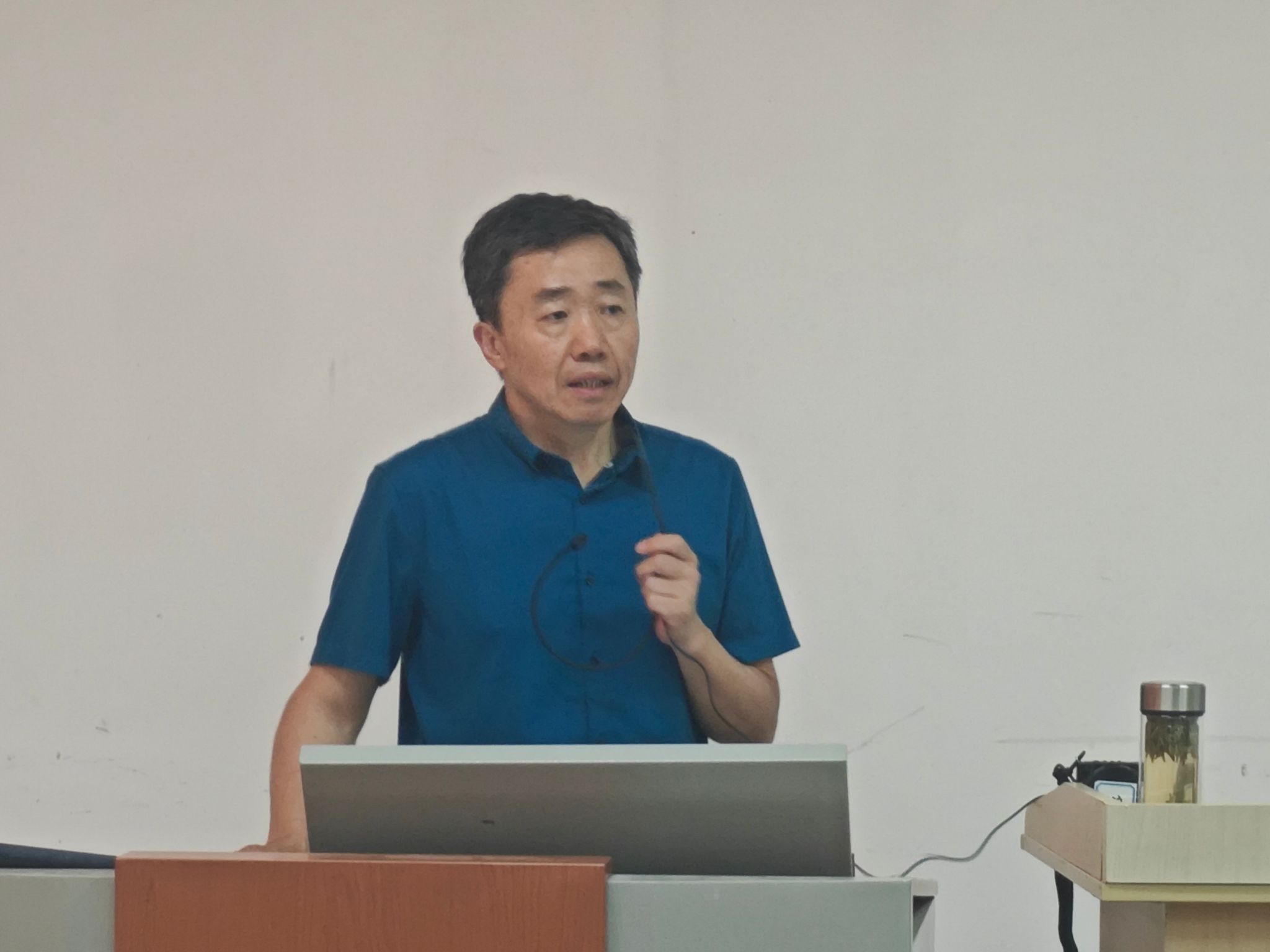 杨家庆深入信息工程学院讲授形势与政策课