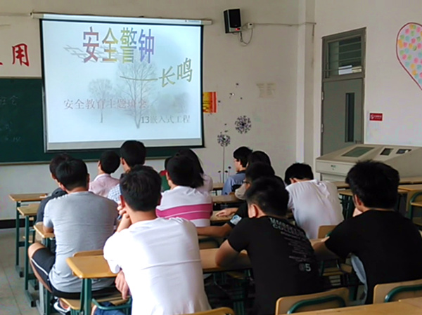 信息工程系开展严肃考风考纪诚信安全教育    