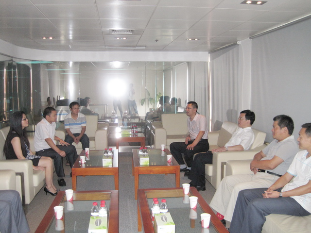 院领导走访康佳关怀信息系教师暑期工作    