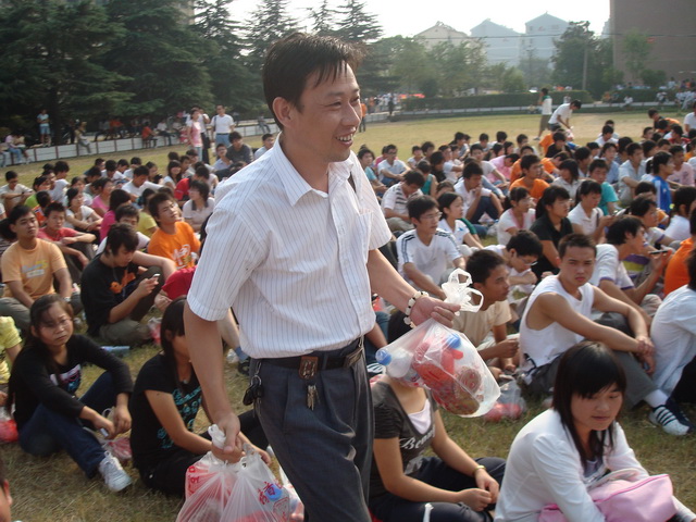 师生欢聚 共度中秋    