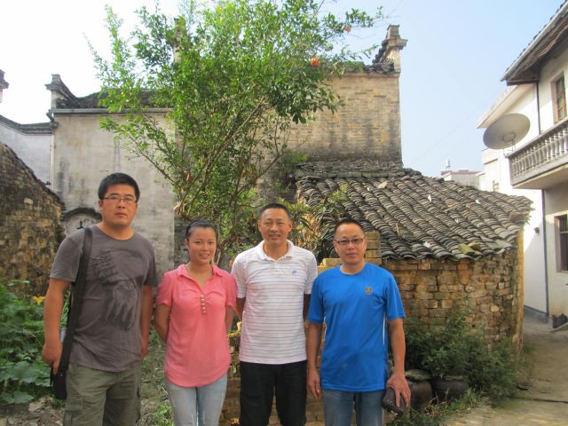 信息工程系暑期家访工作成效显著    