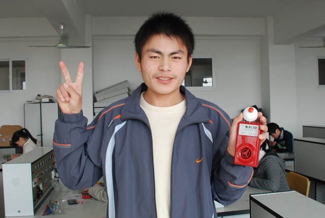 我系成功举办电子门铃组装大赛    