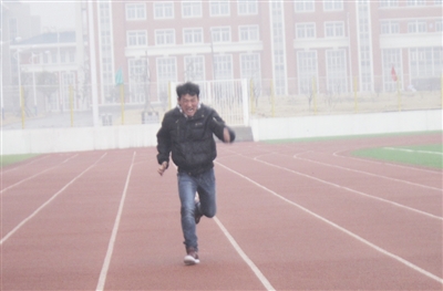 信息工程系坚强学子的跑步人生[转载自皖东晨刊]    