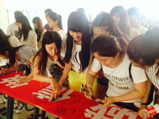 信息工程系开展诚信教育主题月签字宣誓活动    