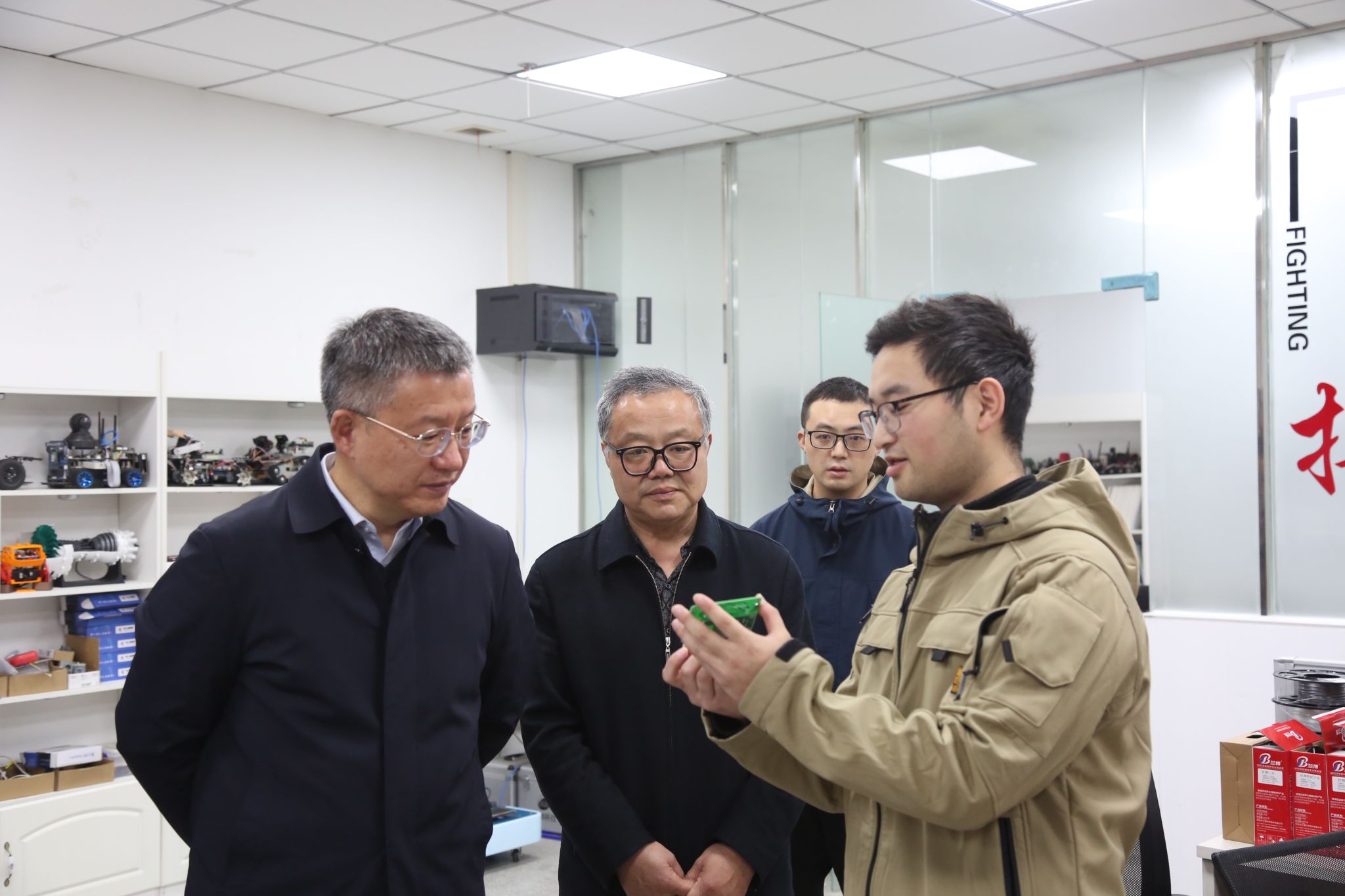 曹付忠深入信息工程学院开展工作调研