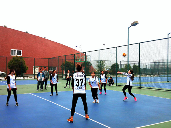 信息工程系女子排球队力克对手成功晋级决赛    