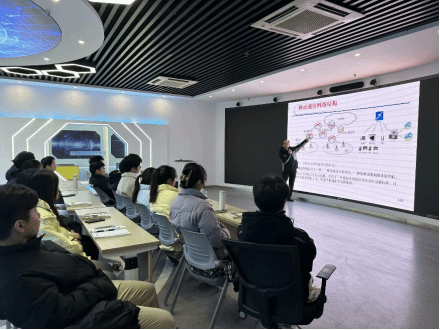 5G与6G前沿讲座点亮滁职学术之光