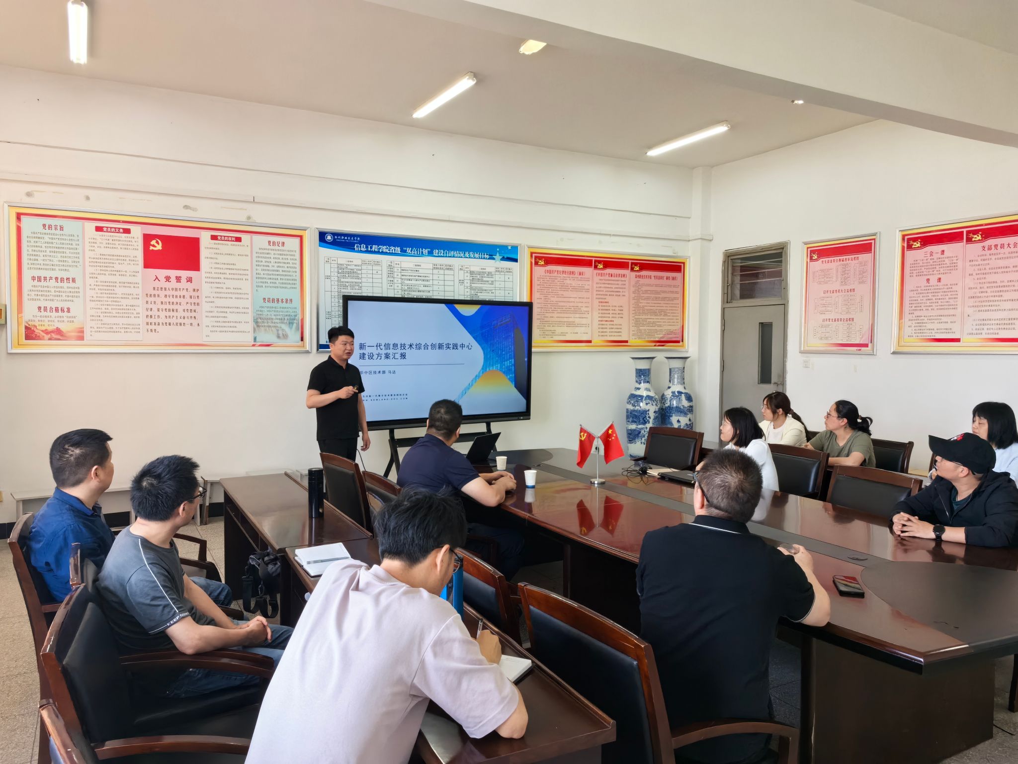 电子信息系邀请新大陆企业专家共同开展专业建设研讨活动