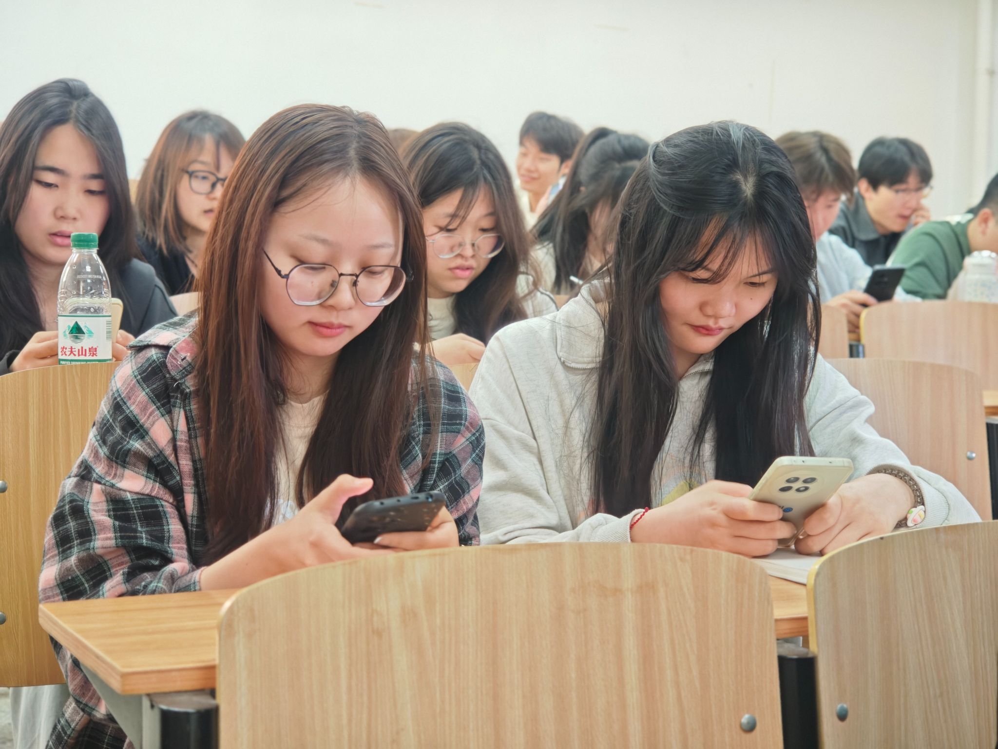 信息工程学院组织观看学习《千万师生同上一堂国家安全教育课》