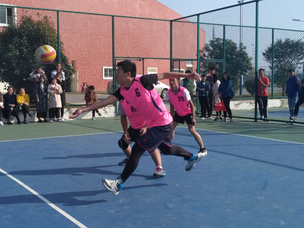 信息工程系男排夺得排球联赛冠军    