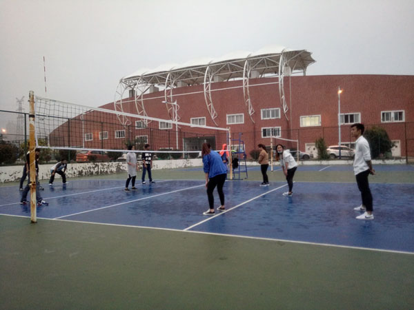 信息系为院排球队比赛积极准备 刻苦训练    