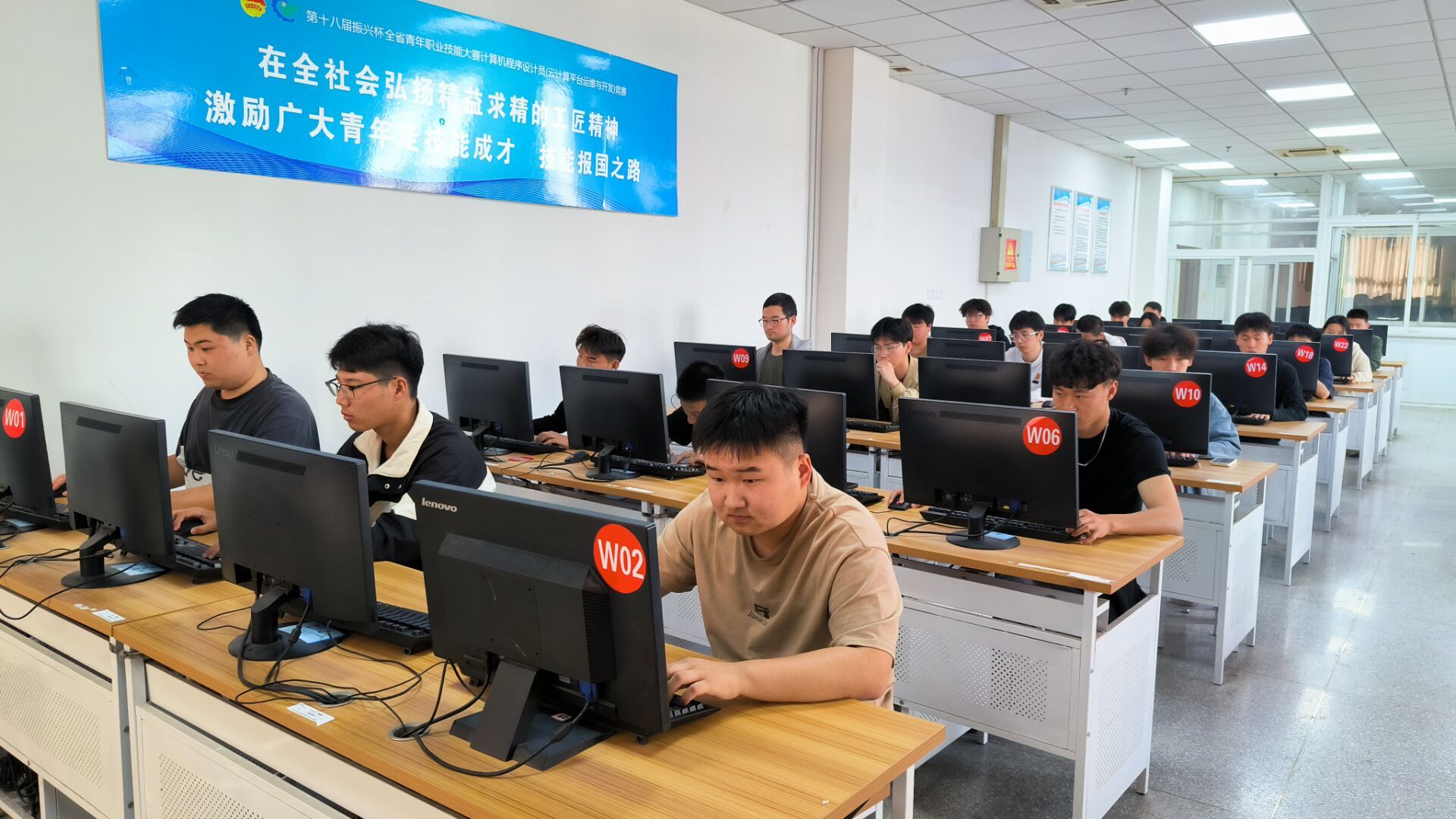 校第十届学生技能竞赛系列报道之“智能电子产品设计与开发”赛项