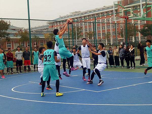 信息工程系与土木工程系展开篮球决赛对决    