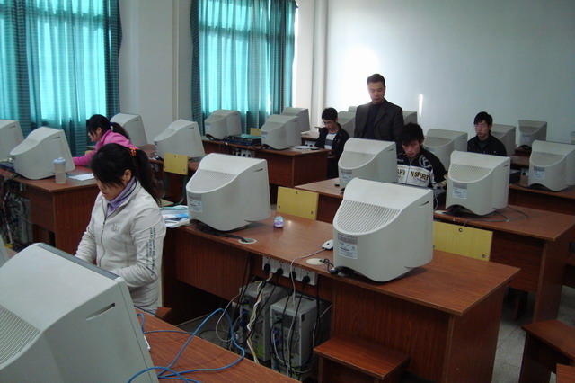 科技创新节计算机设备配置竞赛顺利结束    