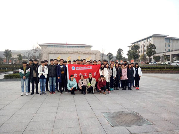 信息系团总支主题团日活动之赴党校学习    