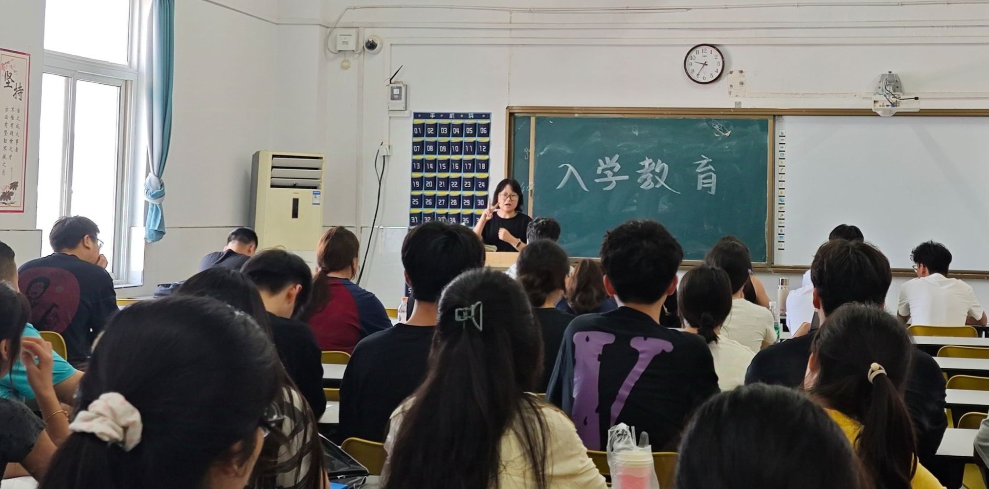 信息工程学院辅导员开展入学教育和寝室走访活动