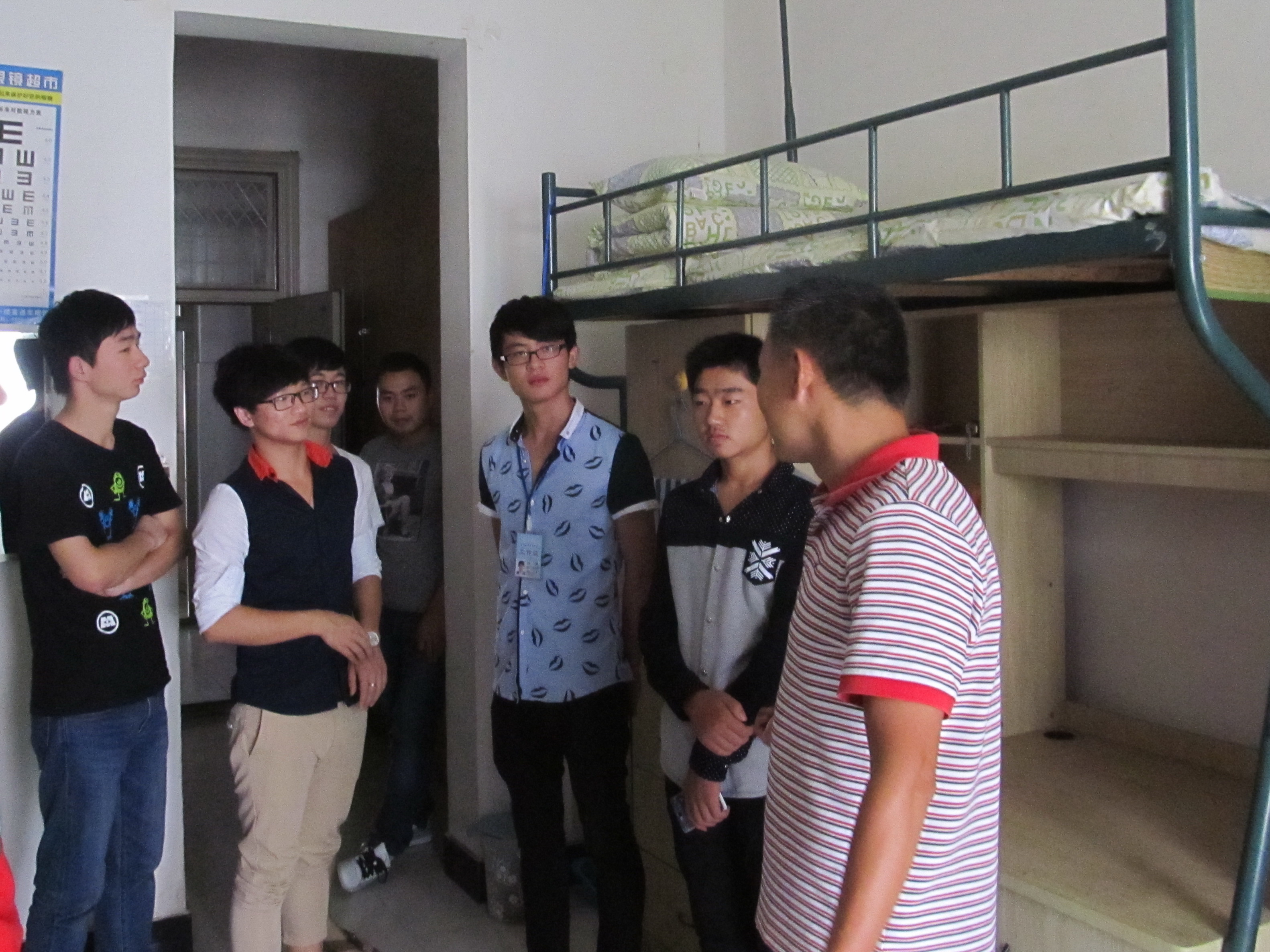 信息工程系开展新生宿舍6S检查工作    