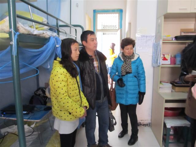 信息工程系团学系统参加学院新学期教室宿舍大检查    