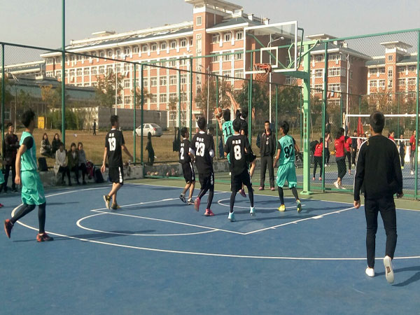 新生杯篮球联赛信息工程系对抗机电工程系    