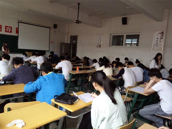 信息系开展 “学争”考试活动    