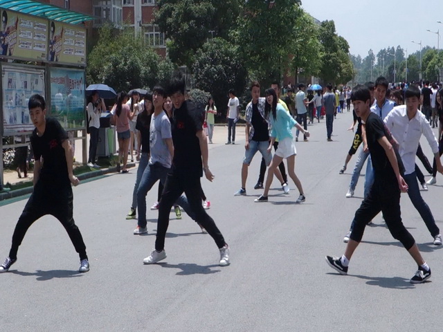 信息工程系心理健康宣传月系列活动之“快闪”活动    