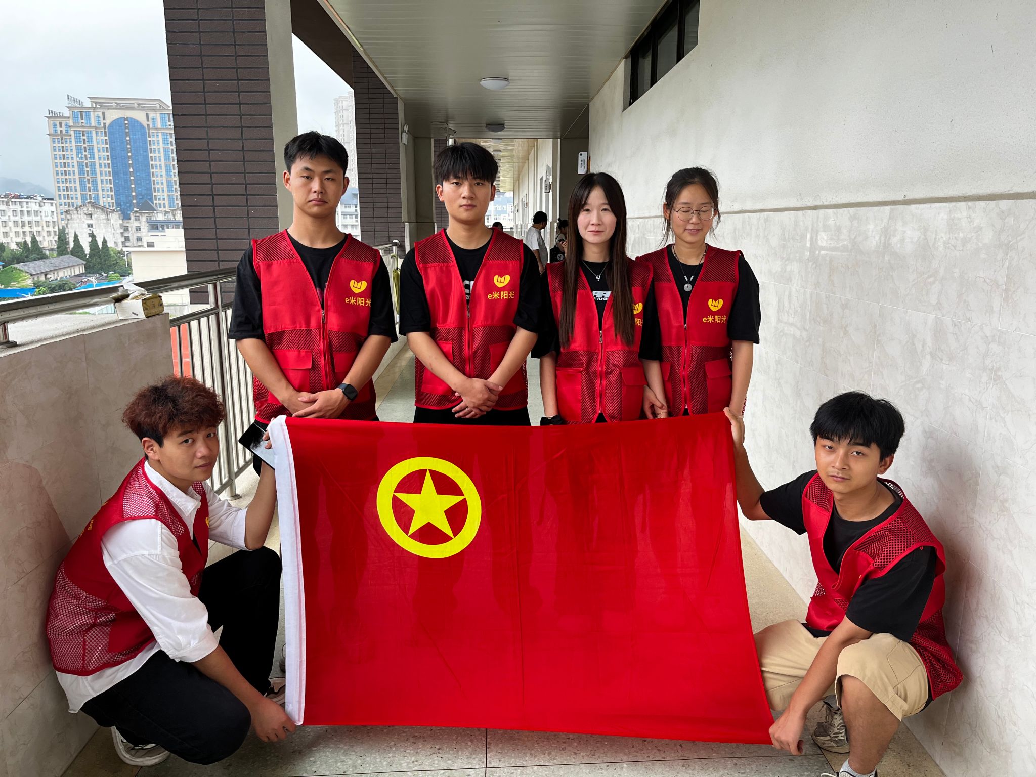 【暑期“三下乡”系列活动】信息工程学院助力凤凰社区成功举办夏季“村晚”暨“七一”晚会