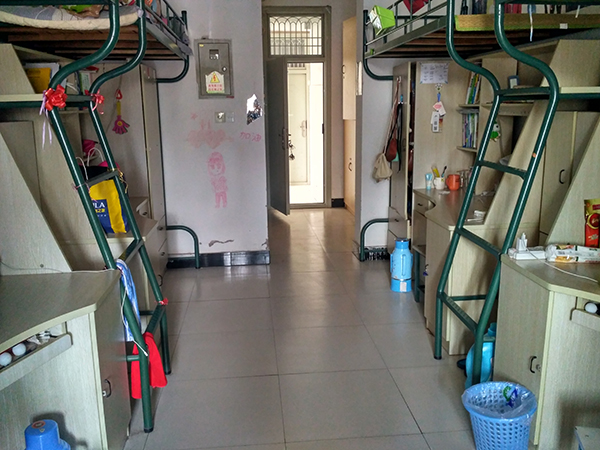 信息工程系参与院宿舍卫生检查    