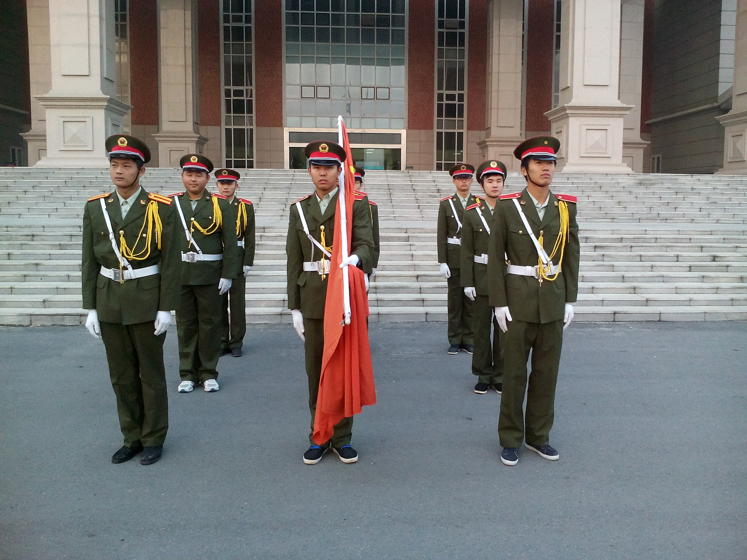 信息工程系举行“光盘行动”主题升旗仪式    