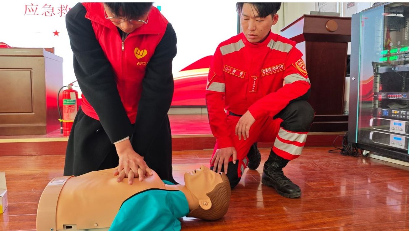 【雷锋月系列活动】信息工程学院团总支走进社区开展“应急救护知识普及”志愿服务活动