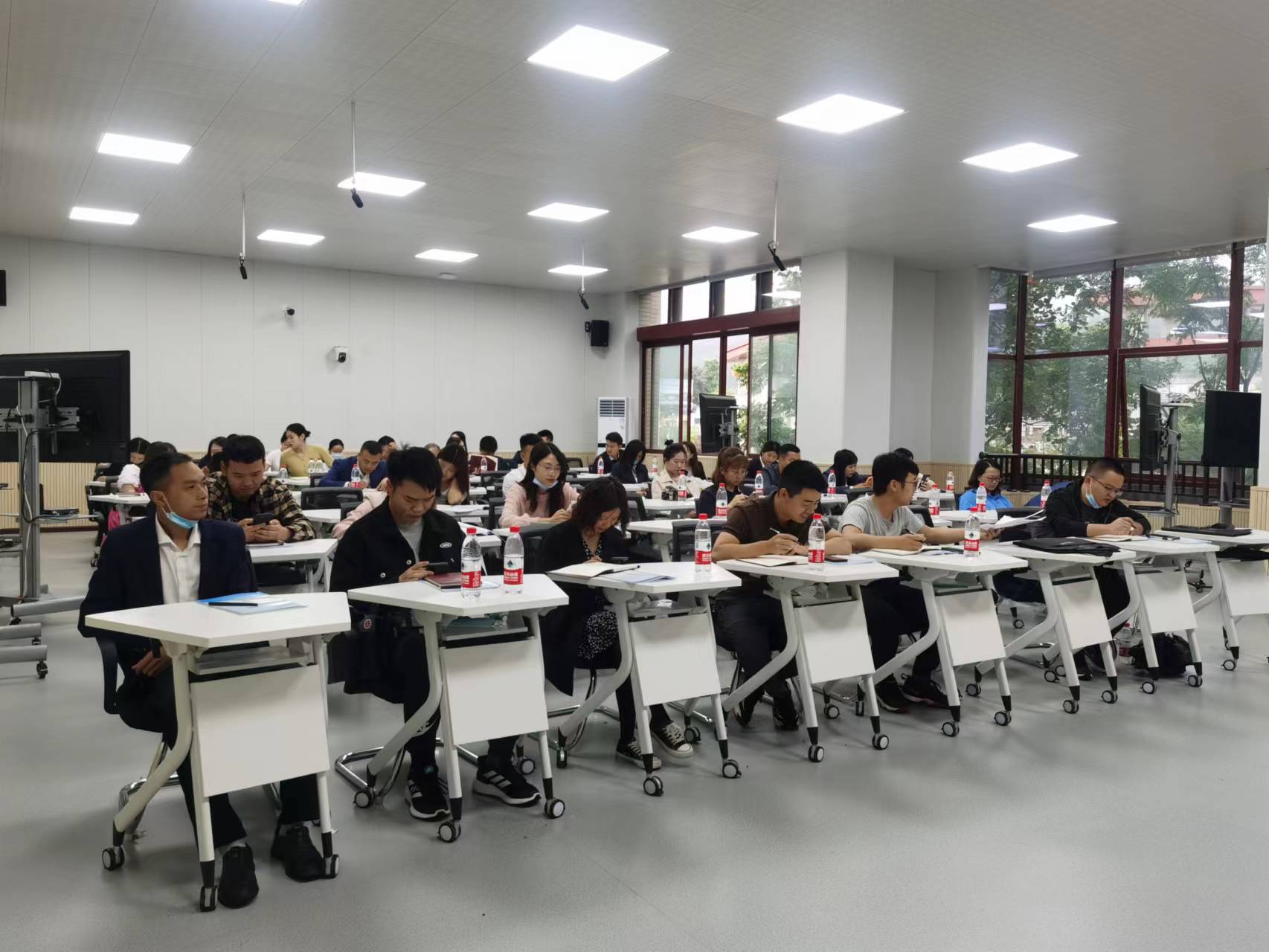 1653912813376829.jpg 课程2.jpg